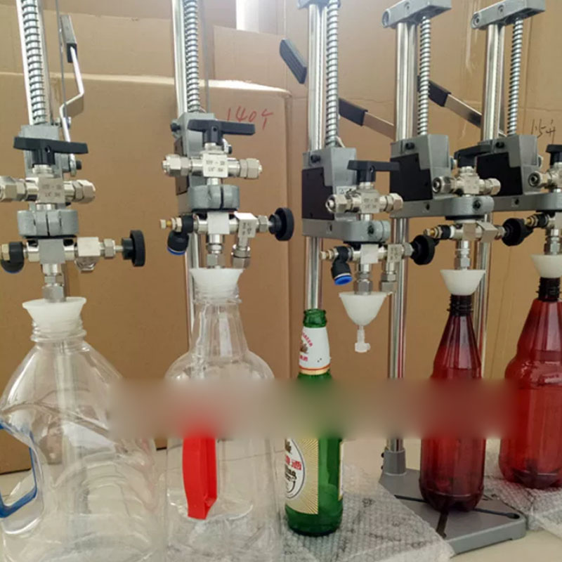 手動ボトルコルク圧着機、手動式ワイン・ビールボトルキャッピン - Wine In Beer のレビューと価格